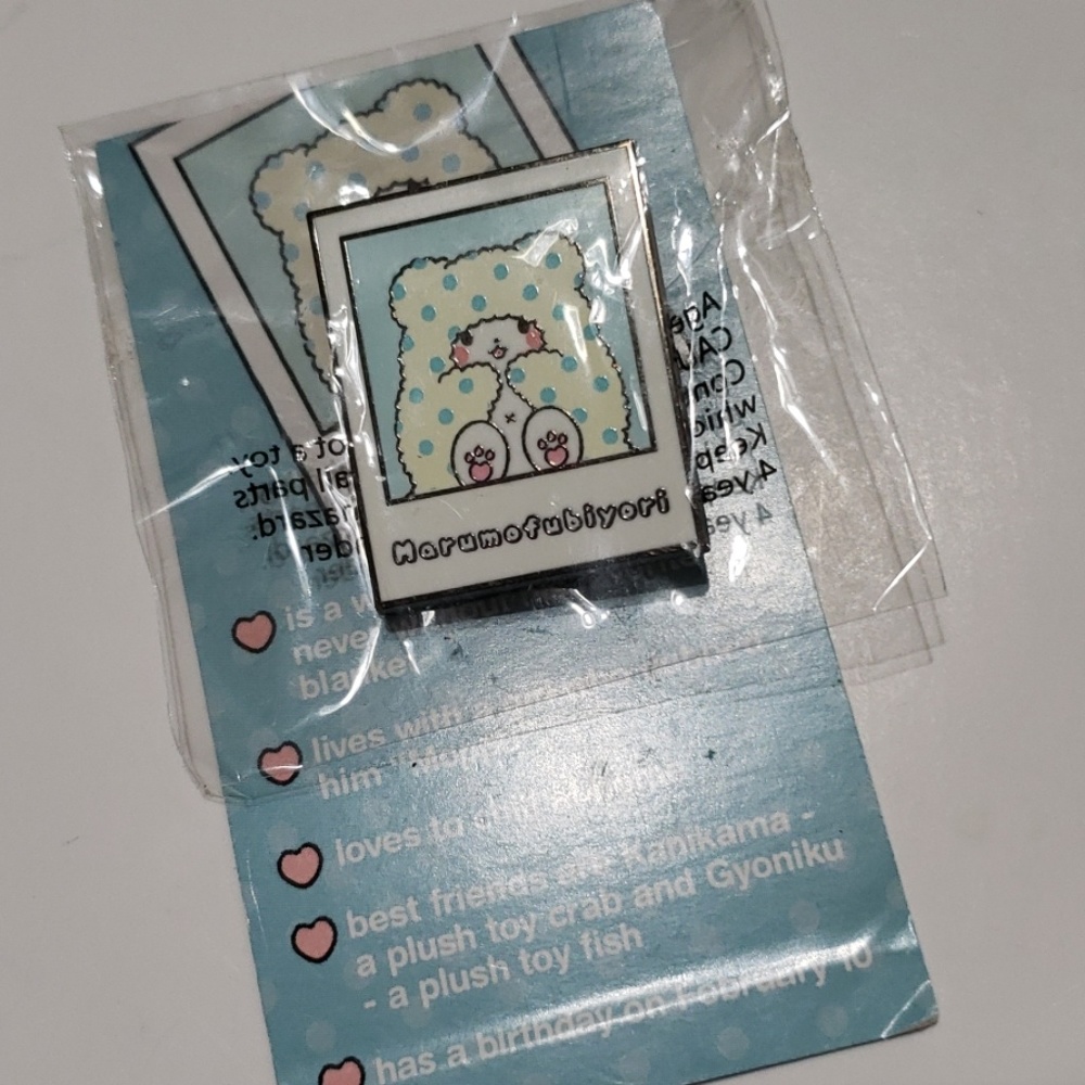 New Sanrio Enamel Pin Marumofubiyori - Picture 4 of 4
